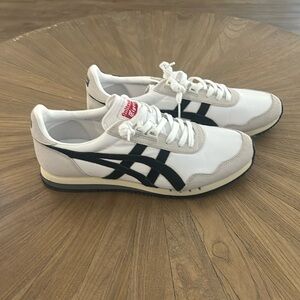 Brand New, never been worn. US size 9 1/2.